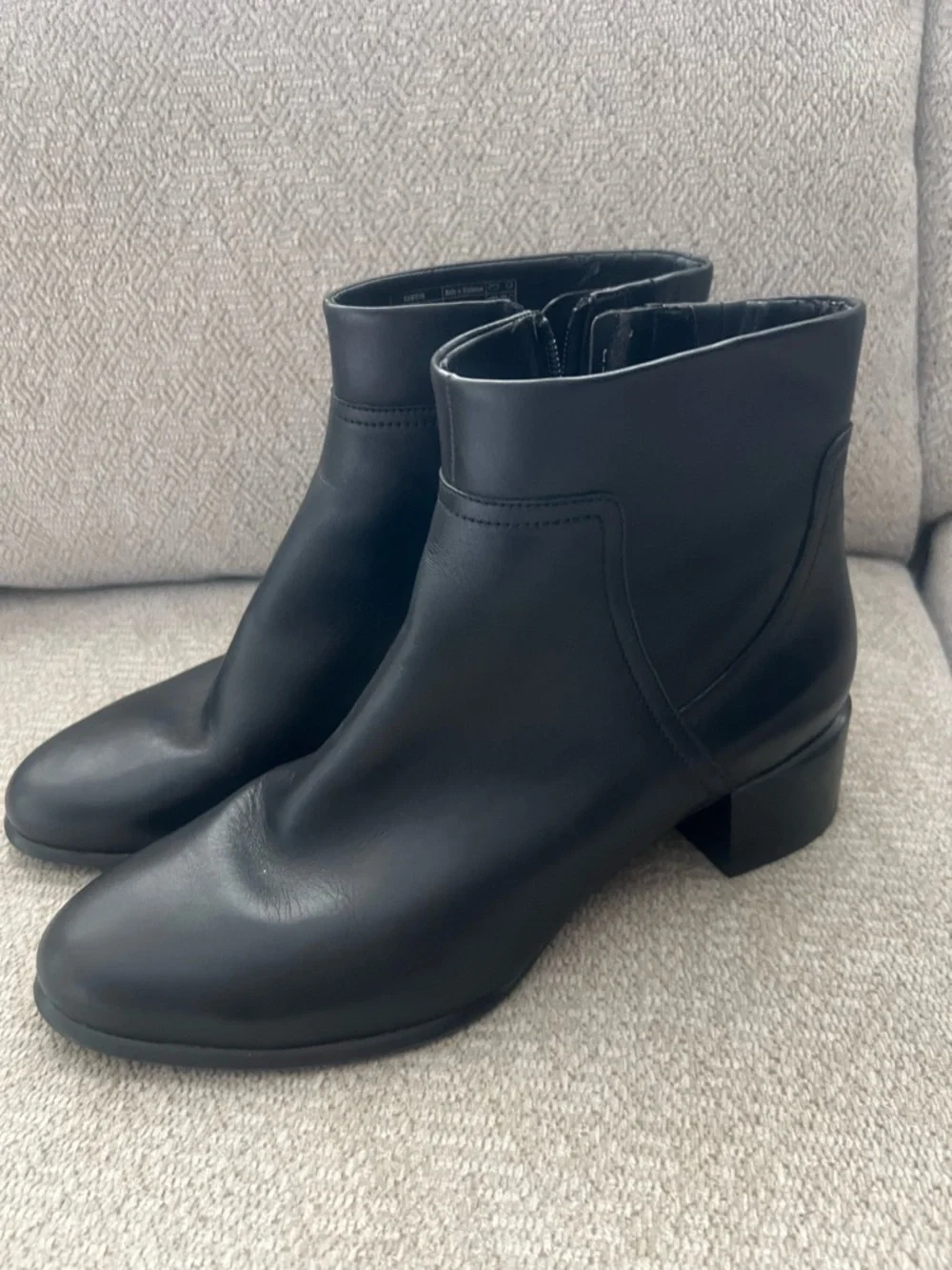 Vionic Black Leather Ankle Booties